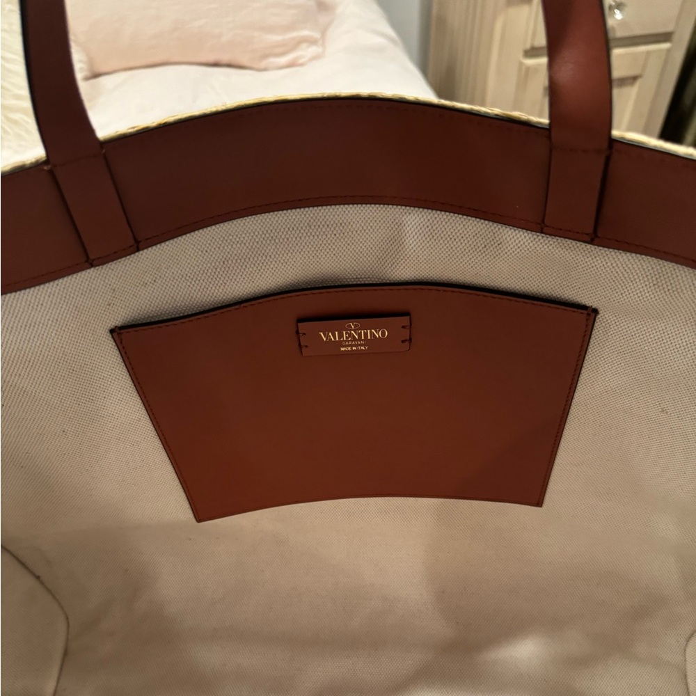 Valentino Garavani wicker tote - Picture 6 of 8